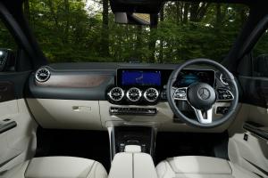 Mercedes-Benz GLA200d 4Matic Progressive Line 2020 года  (JP)